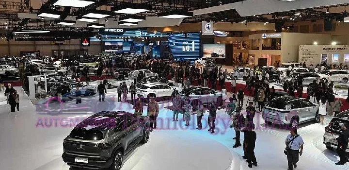 Inovasi transportasi cerdas GIIAS 2025 menampilkan kendaraan otonom, jaringan pengisian ultra-cepat, dan integrasi smart city.